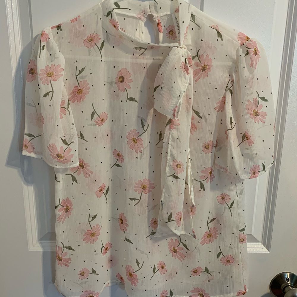 WestMoon Size Small Floral Print Women's Top with Bow Tie